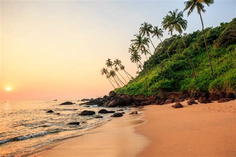 © yndesai / cc by. The mighty Arabian Sea on one side and beautiful ...