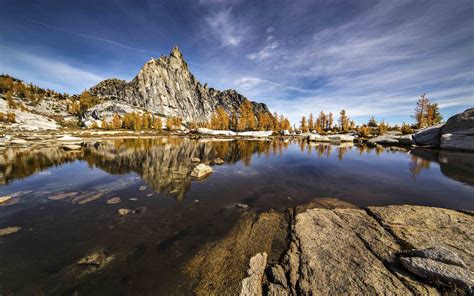 Desktop computer stock photos and images. Prusik Peak In The Enchantments, Alpine Lakes Wilderness ...