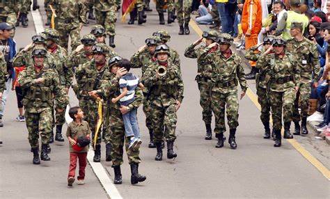 El presidente de bolivia, luis arce, participa en los actos conmemorativos a la revolución del 16 de julio, un levantamiento del siglo xix contra la colonización española, en medio de previsiones por la pandemia que limitan las celebraciones habituales en la paz. Imagenes: Desfile del 20 de julio: 206 años del "grito de ...