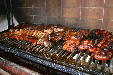 Pollo asado is marinated mexican (or cuban, depending on your perspective) grilled chicken, seasoned in any number of ways. Asado in Argentinien - Grillen als Großveranstaltung