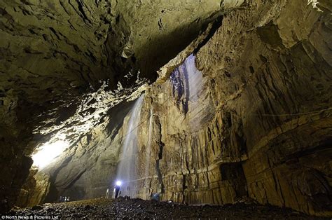 Yorkshires Gaping Gill Cave Opens Britain Biggest Cavern To Amatuer