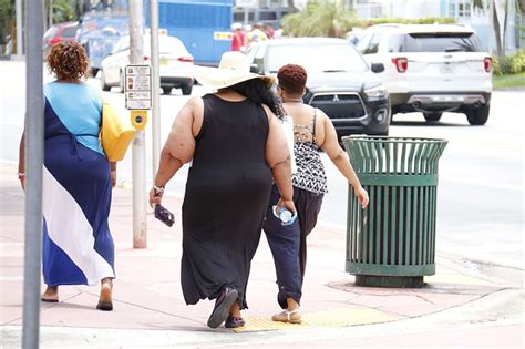 why do fat people waddle only 1 obvious reason behind it