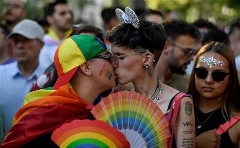 desfile orgullo gay madrid desfile del orgullo 2022 en madrid horario recorrido y dónde