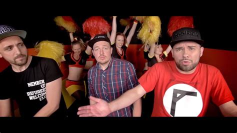 Beate zschäpe hört u2 · by antilopen gang (official music video). Antilopen Gang - Beate Zschäpe hört U2 - YouTube
