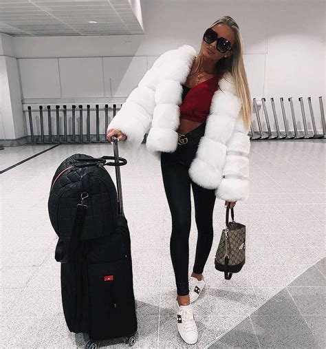 Classic And Casual Airport Outfit Ideas