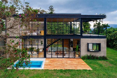 El Refugio Perfecto Es Esta Casa En Medellín De Acero Concreto Y Vidrio Revista Axxis