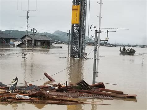 Japan: 3.2 million people flee unprecedented floods while M5.9 earthquake hits Honshu in videos 