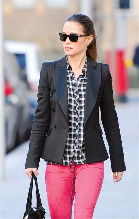 Stunning Blazer Outfits for Women to Look Attractive - Ohh ...