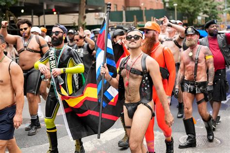 Miles Festejan El Punto Culminante Del Mes Del Orgullo Lgbtq Desde Ny