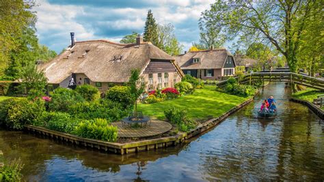 The Dutch Village Of Giethoorn Has No Roads Or Cars You Can Travel