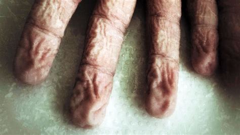 The Surprising Benefits Of Fingers That Wrinkle In Water Bbc Future