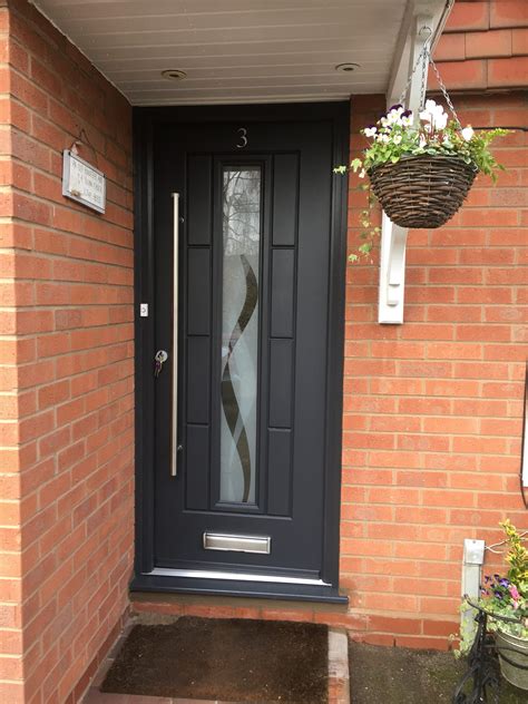 We manufacture custom and modern sliding, invisible, frameless, italian, floor to ceiling, hotel, fire rated, elevator cladding. Rockdoor Vermont Haze in Anthracite Grey with the long bar handle option fitted near Birmingham ...