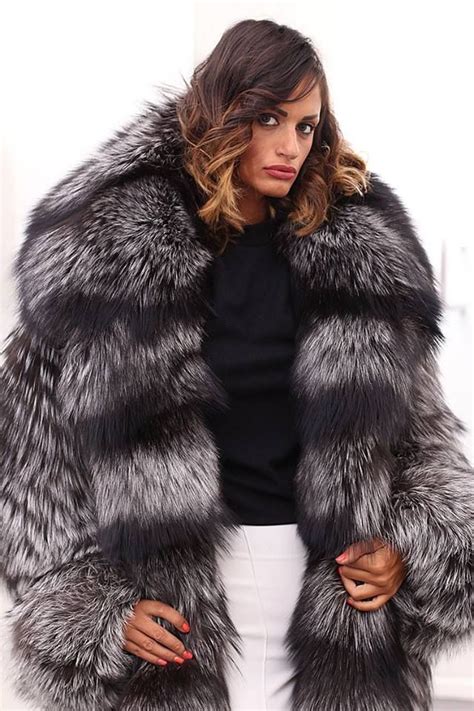 pin by 𝐿𝓊𝒸𝒾𝑒 𝐹𝑜𝓍 on elsafur fur coats women fur fashion fashion