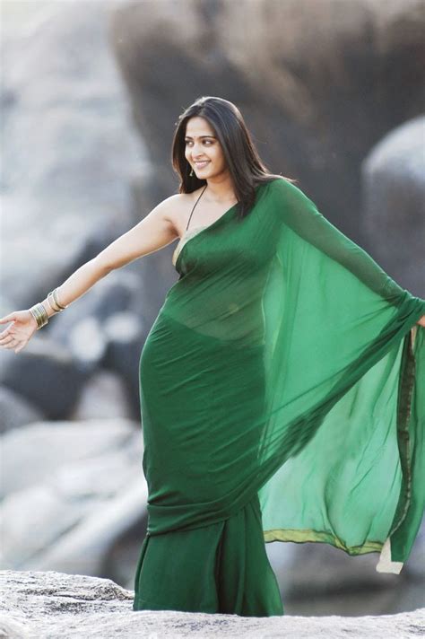 Anushka Shetty Too Glamaour Pose In Green Saree Latest Kollywood