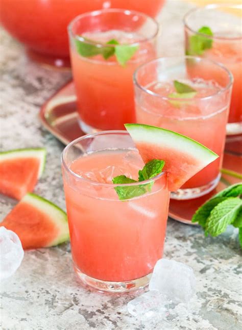 Sparkling blackberry vodka lemonade is a big batch boozy punch recipe that's ideal for summer! 5 Pitcher Cocktail Recipes for Summer - Inspired By This
