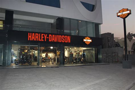 Showroom experience has always played an important role while buying a new bike. Harley-Davidson opens new dealerships in Surat, Bangalore