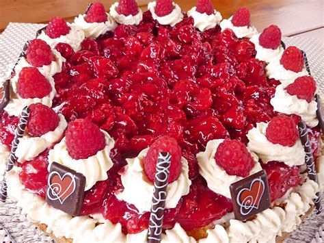 Und weil die masse auf einen kuchen kommt, dickt sie die früchte mit gelatine statt stärke an. Schneller Rote-Grütze-Kuchen mit Schmand von Joseph!ne ...
