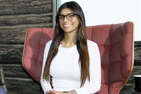 Mia Khalifa Video Star Tells Arsenal Fan Tv She Loves Teams Who Suck Daily Star