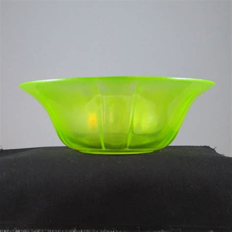 Antique US Glass Topaz Vaseline 314 Stretch Glass Bowl Carnival Glass