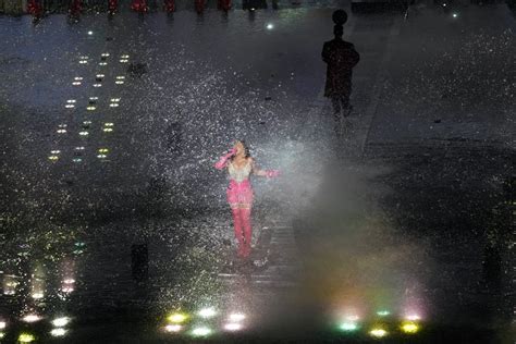 Beyoncé Atlantis The Royal Dubai Performance Pictures Popsugar