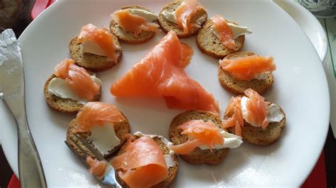 Reserve 2 slices of salmon for garnish. 1pancook: Smoked Salmon | Smoked salmon, Easy cooking, Brunch