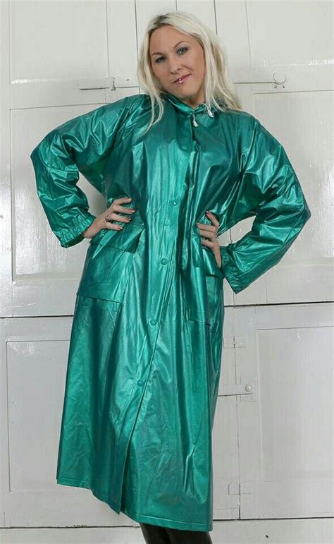 pin von latex lover auf plastic raincoats regen mode regenmantel regenkleidung