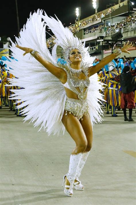 Los 16 Trajes Más Impactantes Del Carnaval De Brazil 2015 Con Imágenes Disfraces Del