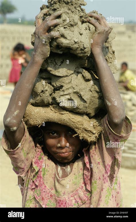 Brickyard India Brick Worker Hi Res Stock Photography And Images Alamy
