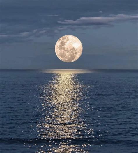 Reflection Of The Moon On The Ocean Awesome Moon Photography
