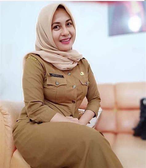 Pin Di Jilbab Cantik