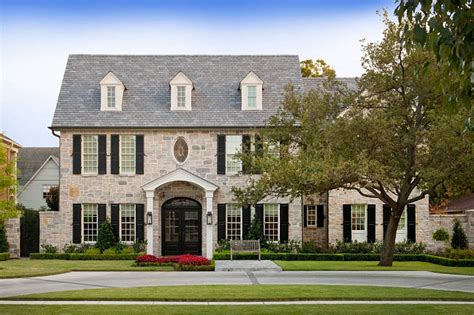 35 Traditional Home Exterior Designs