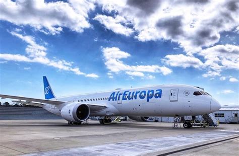 El avión efectuó su primer vuelo regular el 1 de febrero del mismo año. Air Europa estrena un nuevo modelo de avión para el largo ...