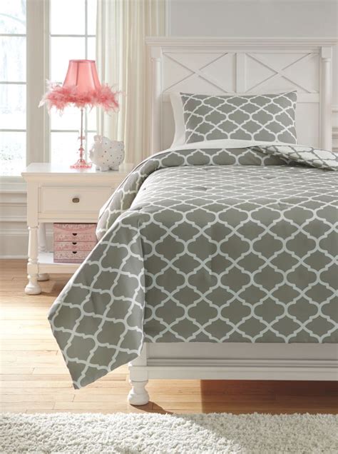 Signature Design By Ashley® Media Gray White Comforter Set Q79000 Big Sandy Superstore