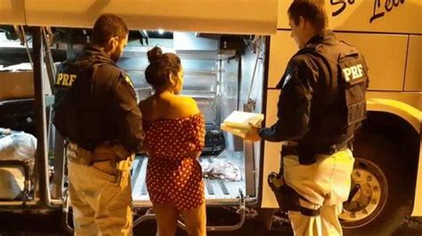 Mulher Com Documento Falso é Presa Em ônibus Por Tráfico De Drogas Polícia Gazeta Mt