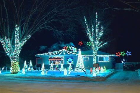 Saskatoon Homeowner Times Extravagant Light Display To Classic Holiday