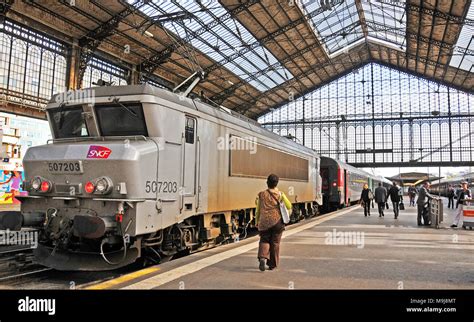 Train In Austerlitz Railways Station Paris France Stock Photo Alamy