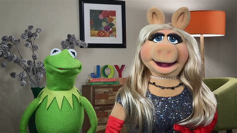 Miss Piggy And Kermit The Frog Lead Some Vocal Warm Ups The Disney