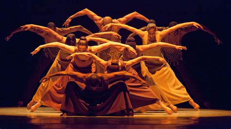 5 Iconic Modern Dance Performances And Examples