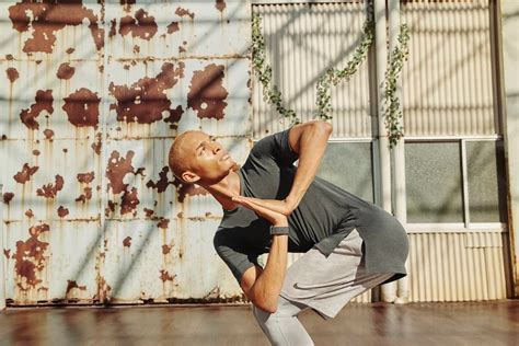 Prova aquestes postures de ioga per millorar la força Nike ES
