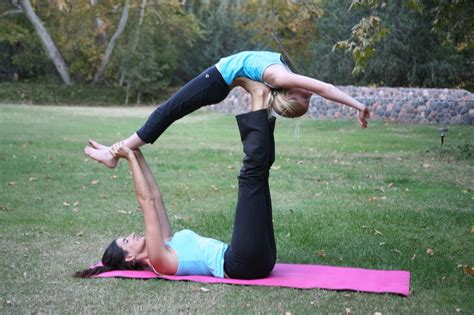 This isn't necessarily the most popular reason to practice two person yoga poses, but it is usually a pretty welcomed effect. Ημερήσιο σεμινάριο γιόγκα για γονείς και παιδιά με την ...