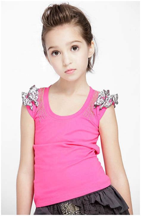 Jocelyn, 31, and hearty, 5 years old. Nonude Child Modelling - Foto