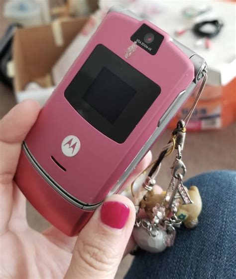Buying Phone Charms To Accessorise Your Flip Phone 32 Pictures That