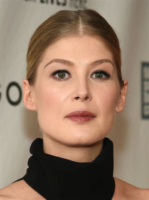 Rosamund Pikes Makeup Get Reese Witherspoon And Rosamund Pikes Gone