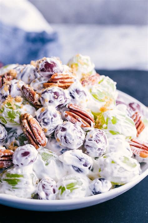 This Creamy Grape Salad Is One Of The Most Addicting Fruit Salads On