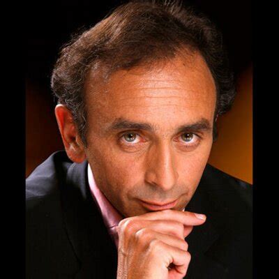 Chroniqueur dans des émissions de télévision, il est journaliste au service politique du figaro jusqu'en. Éric Zemmour, à la recherche de ses chroniques disparues ...