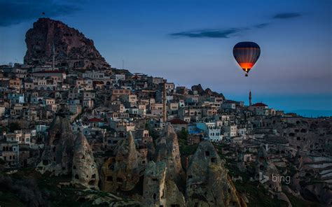 Hot Air Balloon Over Uçhisar In Cappadocia Turkey Bing Wallpapers