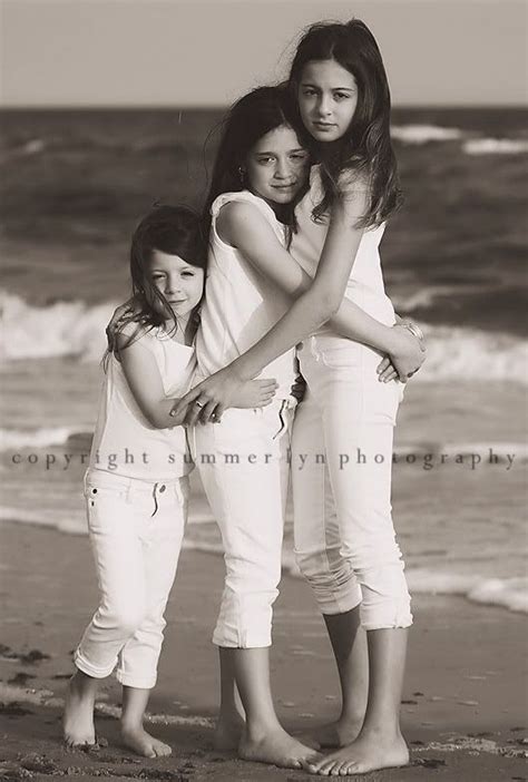 3 Sister Photography Poses Sisters Pose Sibling Photography Poses Sister Poses