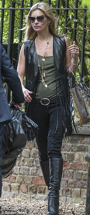 Rock Chick Look Kate Looked Stylish In Black Jeans And Heeled Boots With A Khaki Top And