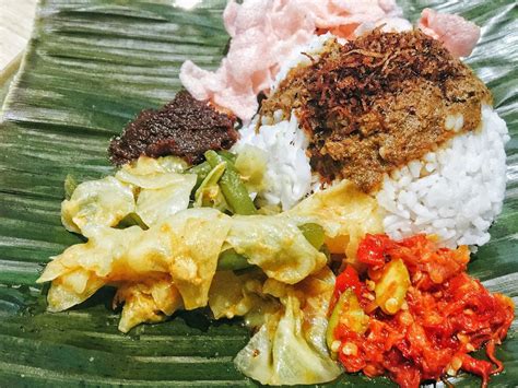 Semua jenis masakan ini lebih populer dengan sebutan masakan padang. Peringkat: 4 restoran / tempat makan Masakan Padang enak di Kuningan di PergiKuliner.com