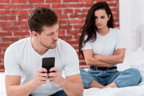 10 Signs Of Lack Of Trust In A Relationship Moments With Jenny